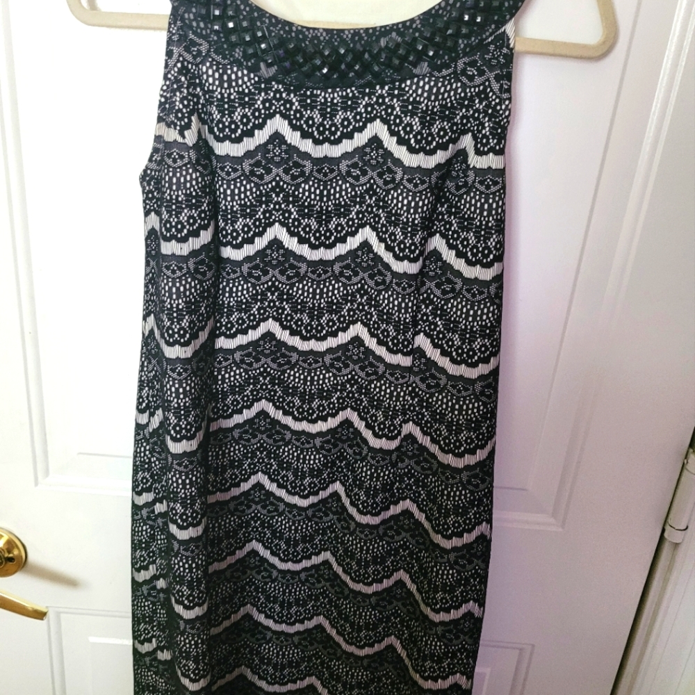 ♠️ Black and White Size 6 dress